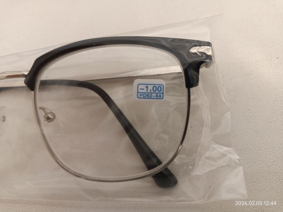 очки от зрения, коррегирующие.