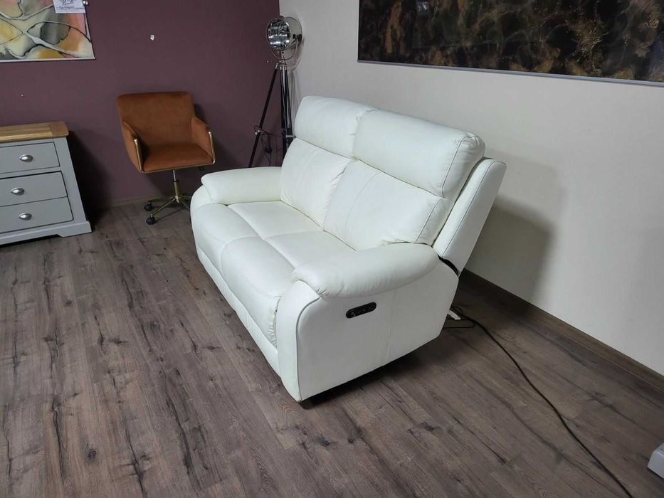Бял кожен диван двойка La-z-boy с електрически релакс механизъм