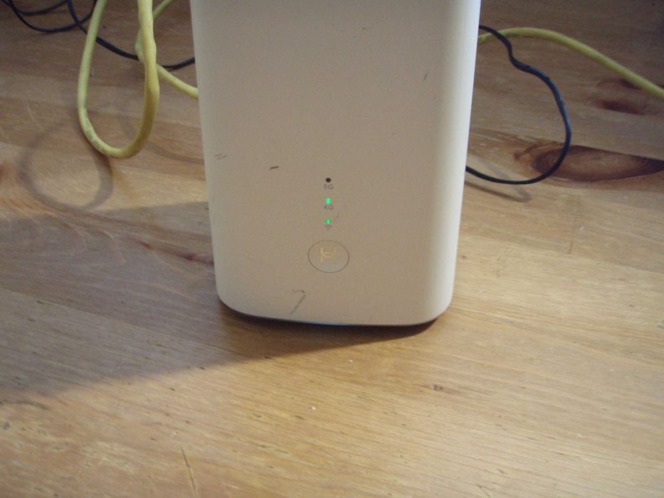 Router 5G Huawei H122-373, functional in orice retea