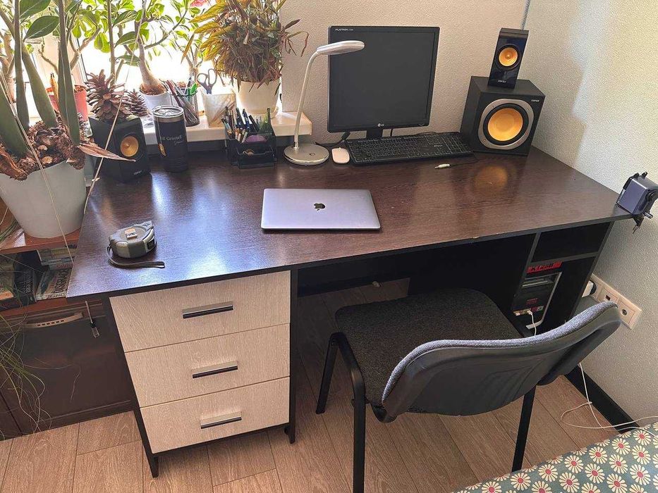 Практичный и удобный компьютерный стол