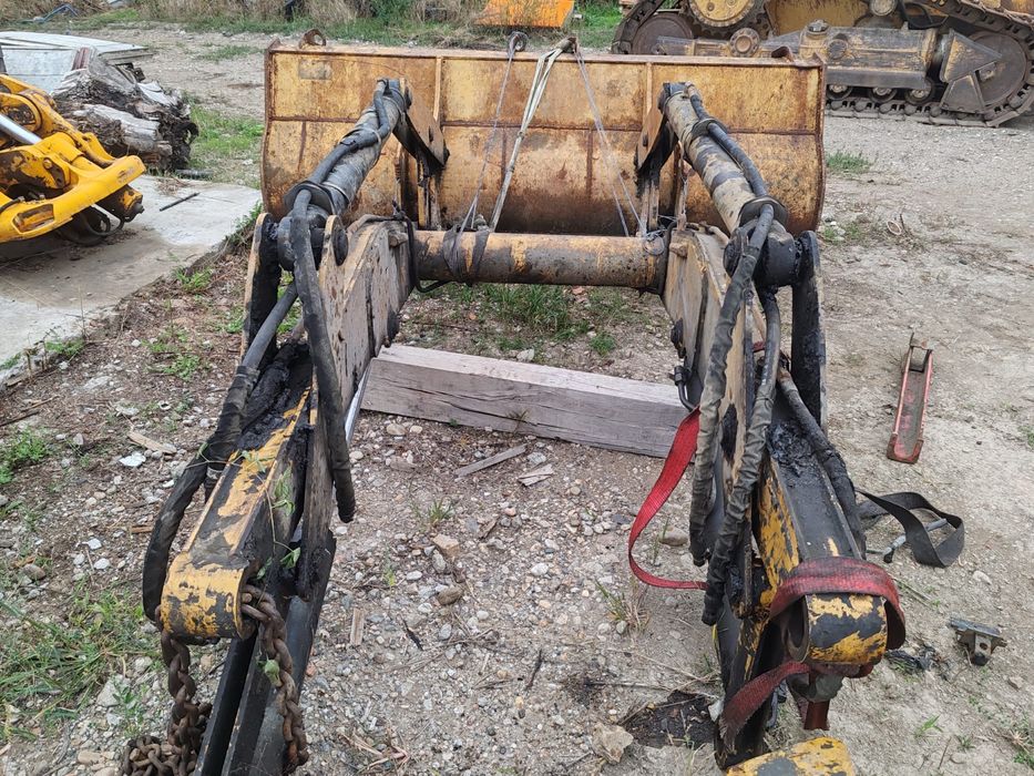 Brat fata cu cupa buldoexcavator Caterpillar 432E 2008