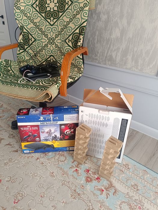 Продаю Playstation 4