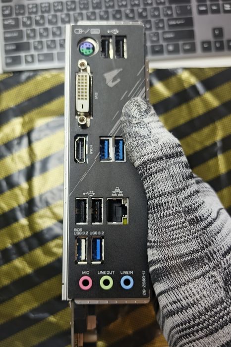 Мат платы AM4 B550M Aorus Elite