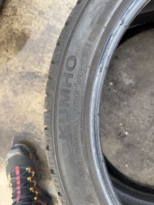 Зимни Гуми KUMHO 295/35/21