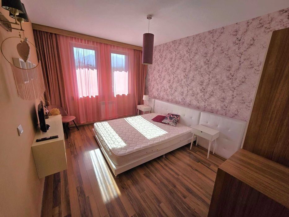 Елегантен тристаен апартамент с фронтална гледка към Пирин планина