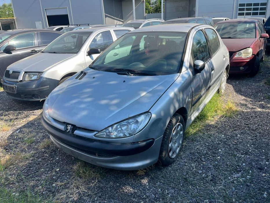 Dezmembrez Peugeot 206 gri argintiu 1,4 benzina 2006