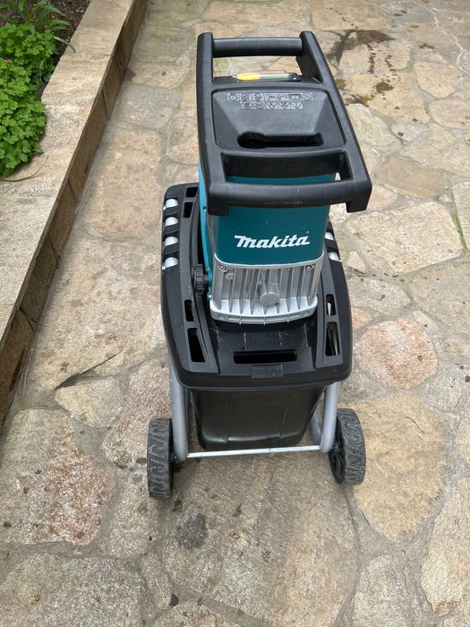 Електрическа дробилка Makita UD2500