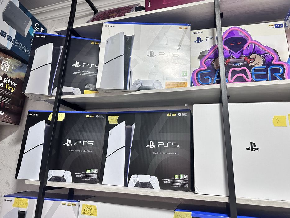 Продам Playstation 5 slim 1TB как новый привозной пустой