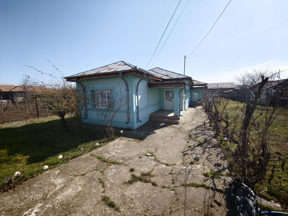Casa de vânzare în sat oreavul com.Valea Ramnicului
