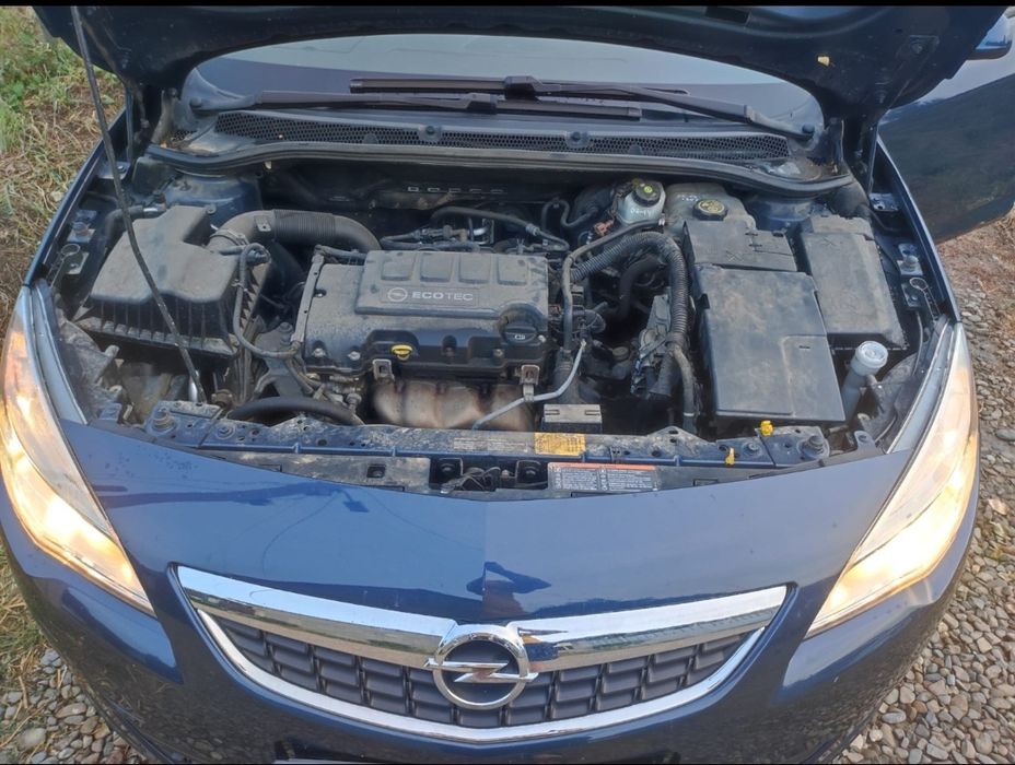 Opel Astra J 1.4 benzina (100 Hp) ecoFLEX 2010, Hatchback