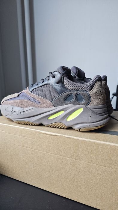 Adidas Yeezy 700 Mauve Maro
