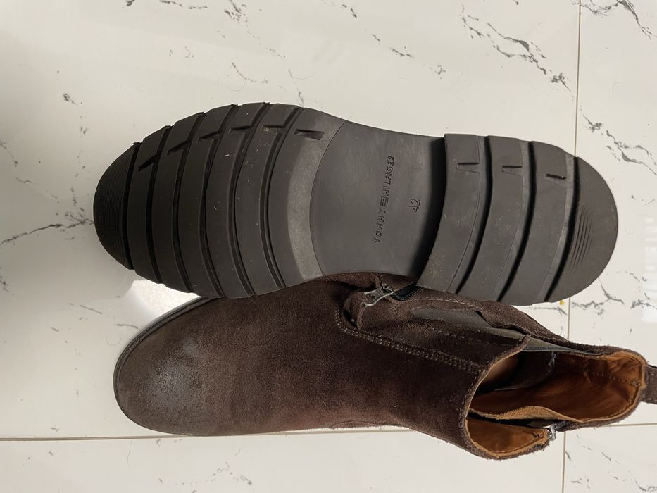 Vând ghete bărbați din pile întoarsă Tommy Hilfinger mărimea 42