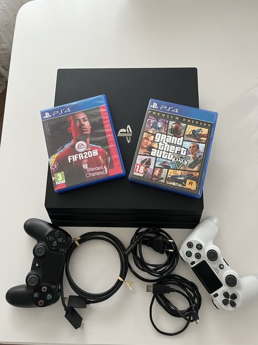 Vand Ps4 PRO de 1TB