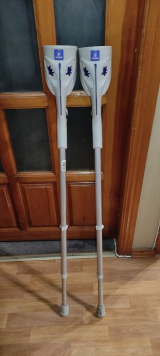 Продаются костыли.