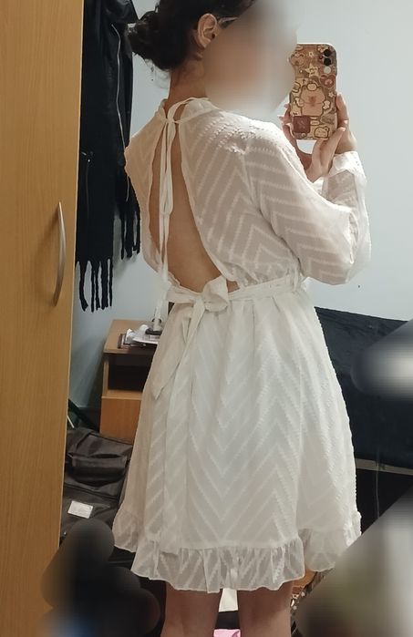 Короткое белое платье