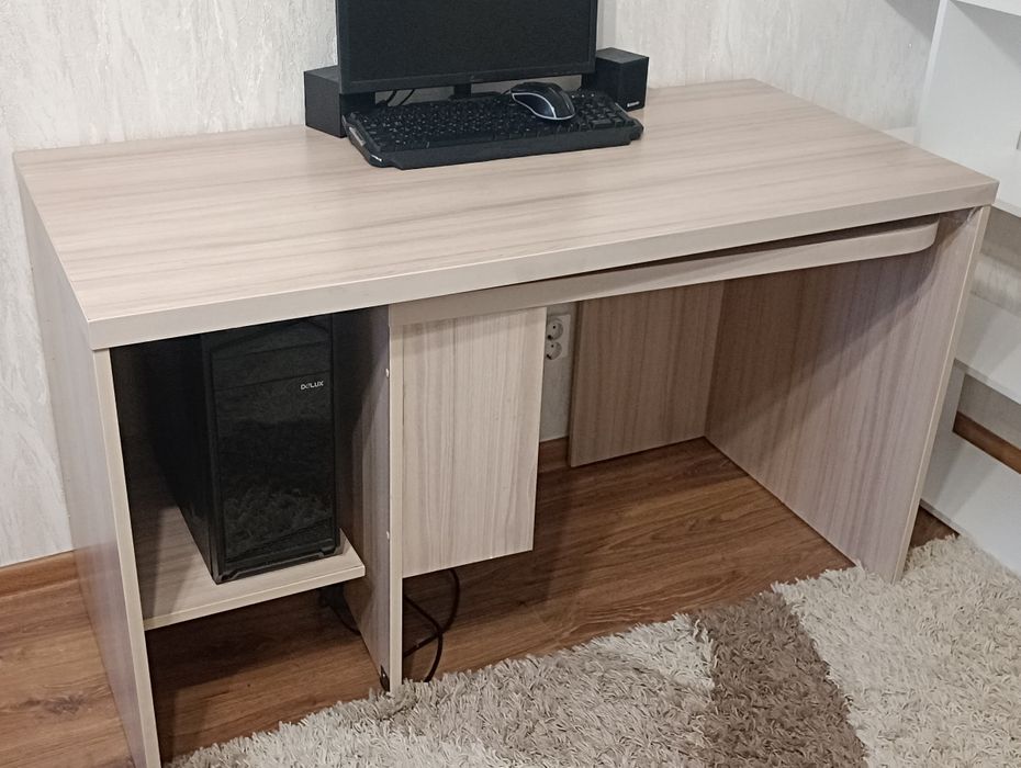 Продам письменный стол