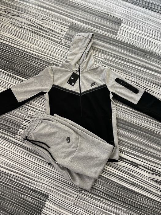 Trening Tech gri cu negru de bumbac