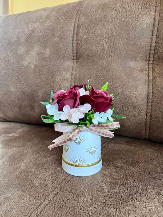 Аранжировки от изкуствени цветя