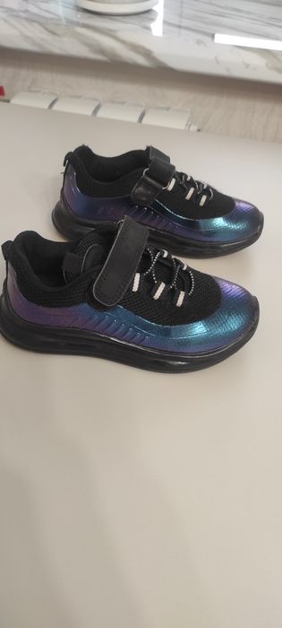 Продам кроссовки