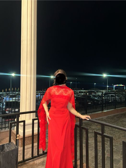 Красное платье, состояние новое, носила только один раз