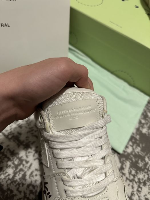 vand sau schimb cu trackuri albe 40-41 stare noua