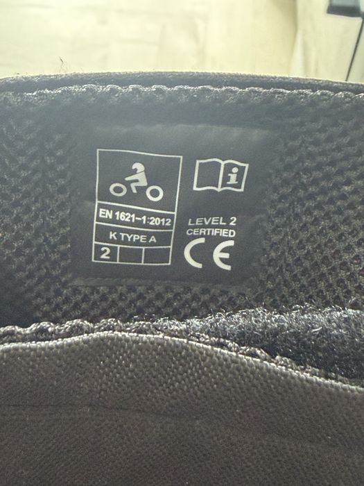 Мотонаколенники Clover