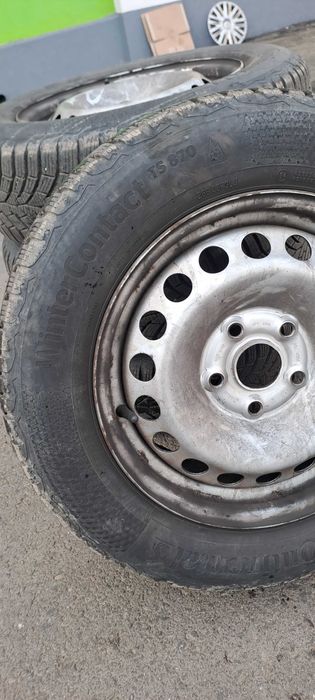 Vând anvelope de iarnă cu jante, dimensiuni 195/65/R15