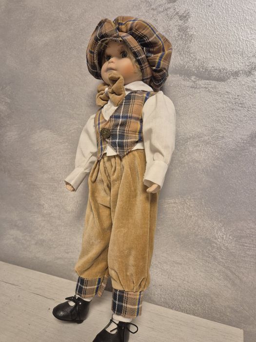 Продавам порцеланови кукли