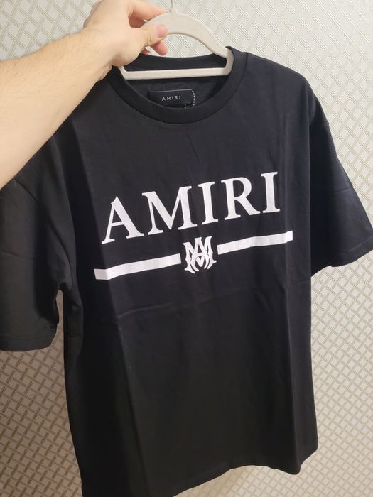 vand tricou amiri nou