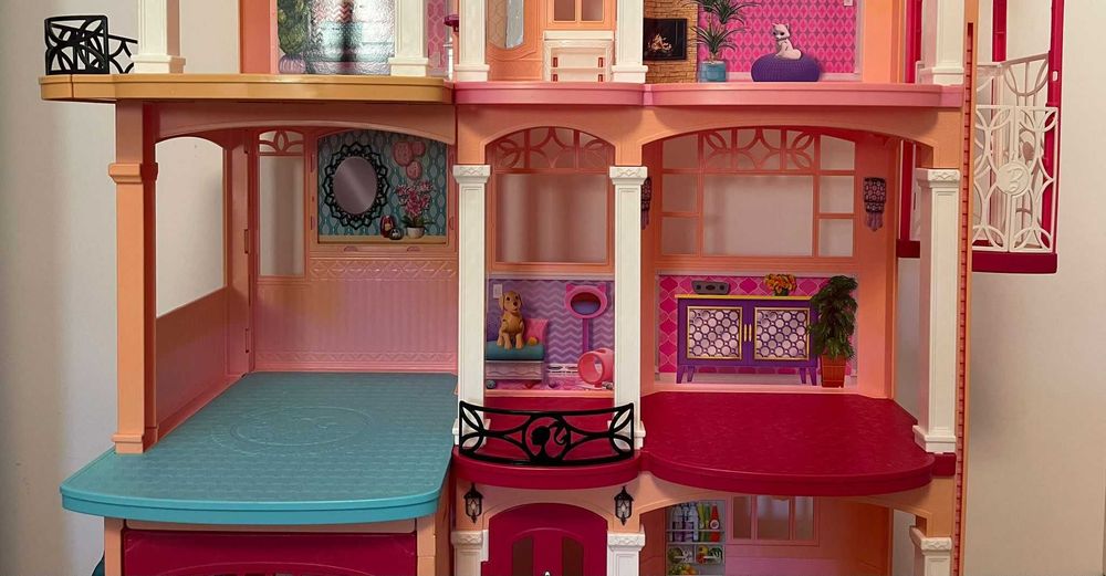 Casuta Barbie Dream House