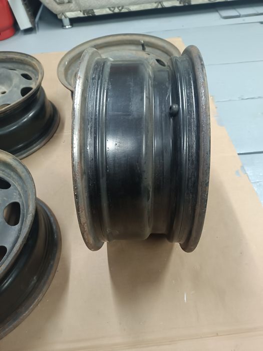 Продам стальные штампованные диски R15