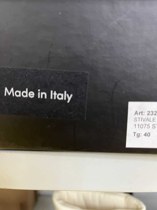 Продавам дамски кожени ботуши TWINSET, размер 40.