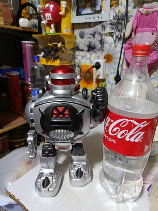 Продаются большие роботы