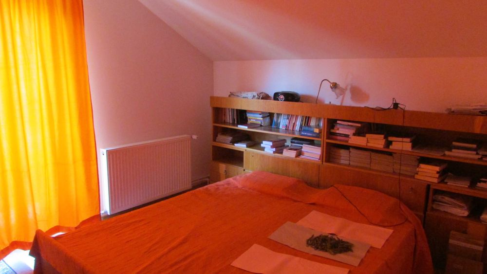 Vând /schimb cu 2 camere + diferență  vilă d+ p+1  -zona Vulcan Deva