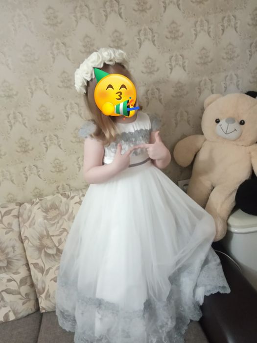 Продам красивое детское платье в пол