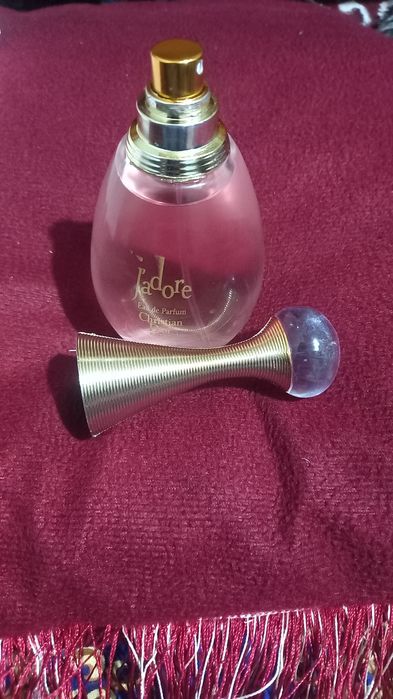 Jadore maxsuloti boʻlib bu juda xushboʻy hidli atir hisoblanadi.