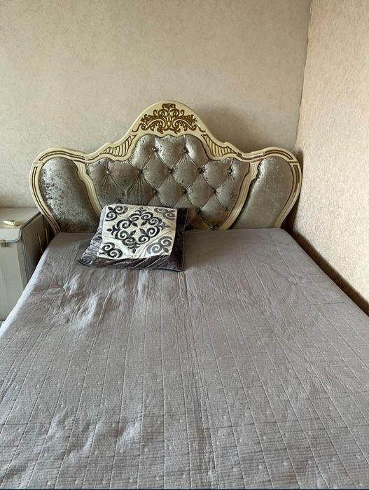 Спальный кровать
