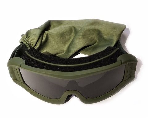 Тактический Жилет . Наколенники налакодники и перчатки и маска, очки.