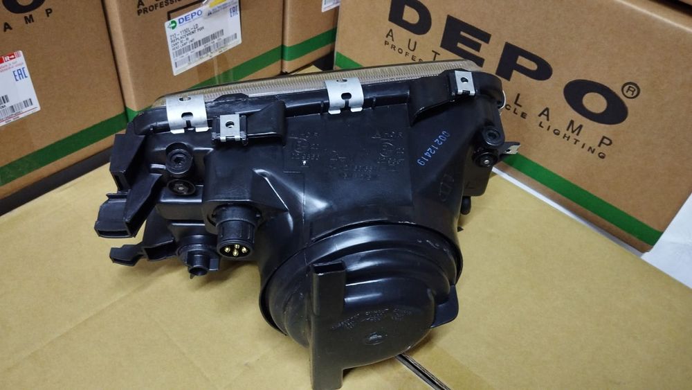 Ауди Б4 фара депо Тайвань