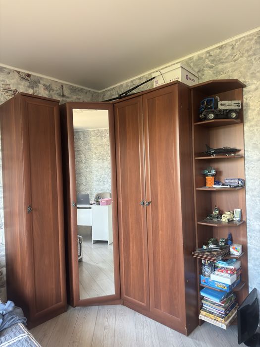 Шкаф угдовой + комод+ тумба с зеркадлом