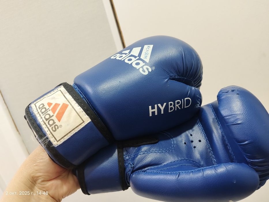 Продам боксерский шлем и перчатки