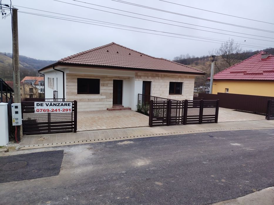 Casă tip duplex in Tauti, Floresti
