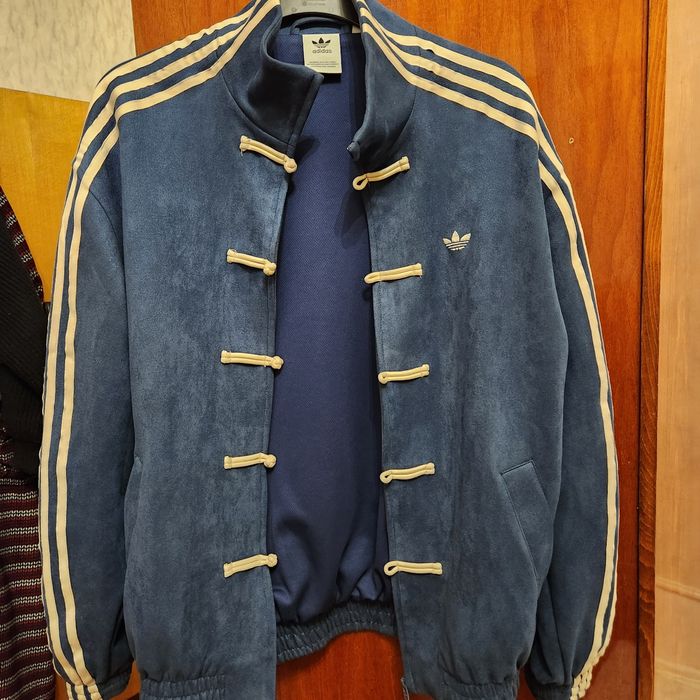 Ветровка ADIDAS в стиле ретро.
