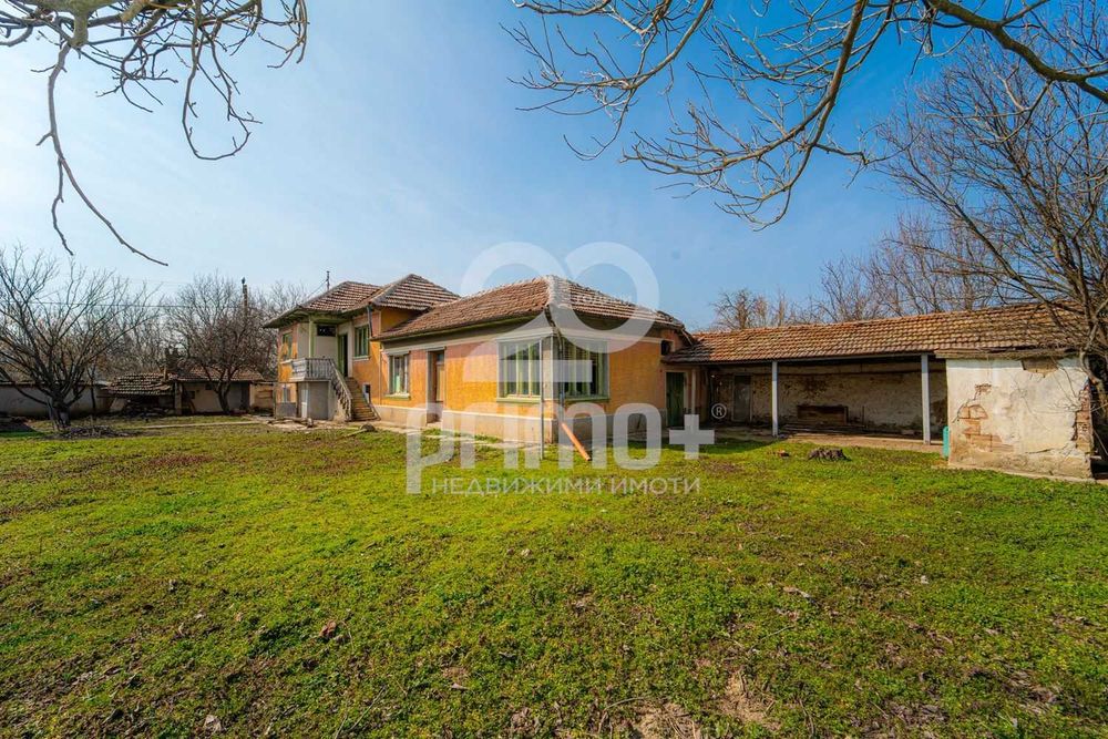 Къща в с. Ресен, с кладенец в близост до р. Негованка