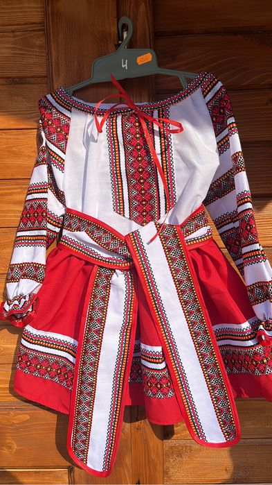 Costum popular, costum national, costum traditional