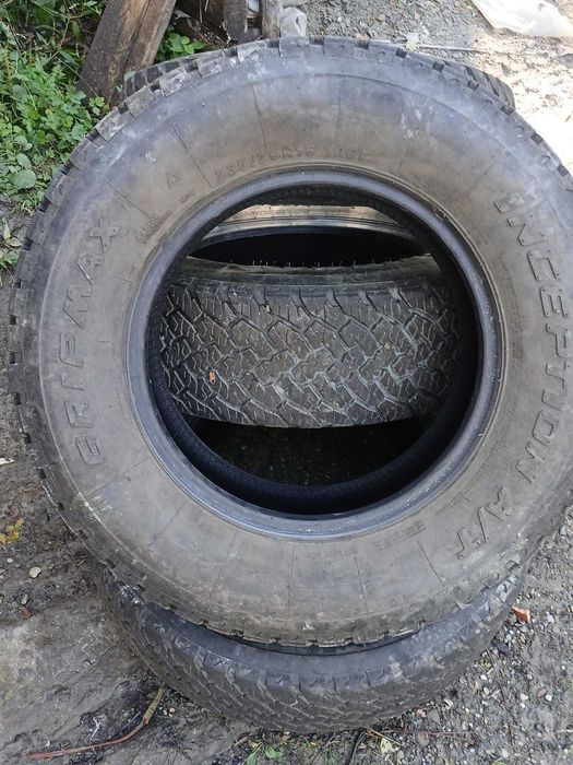Vand 4 roti cu cauciucuri 205/70r15 si 4 cauciucuri 235/70r16