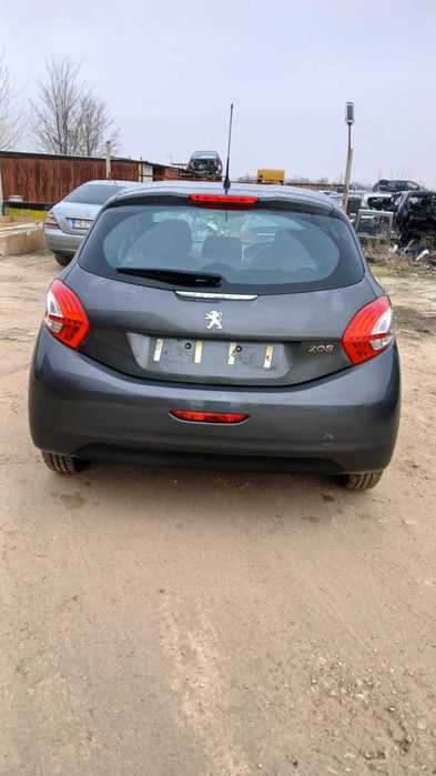 Пежо 208 , 1,2 бенз . На части