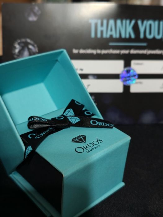 Годежен пръстен от 14К бяло злато, инкрустиран с 0,02К диамант