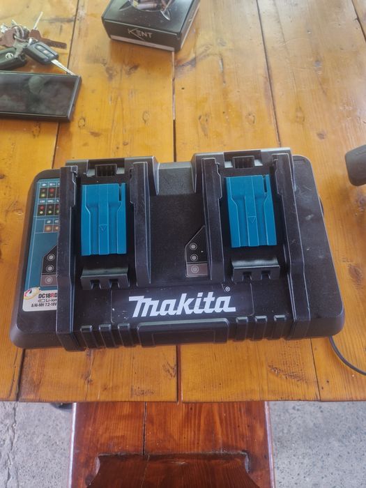 Încărcător Makita dublu rapid