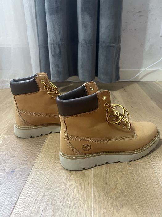 Vând ghete de Damă Timberland!